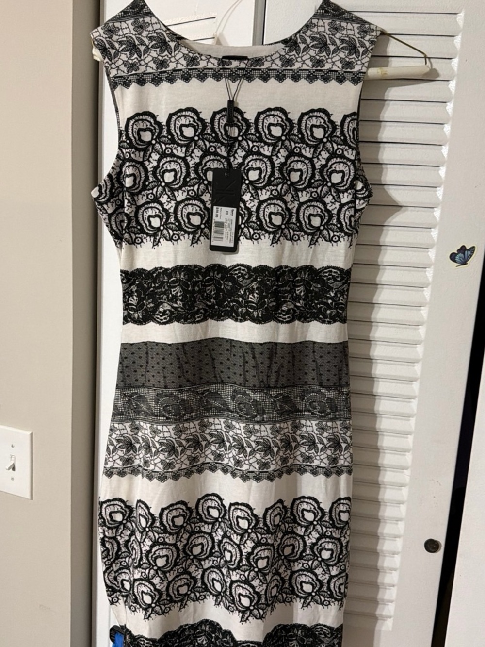 Kardashian Kollection Black and White Sleeveless Patterned Sheath Dress